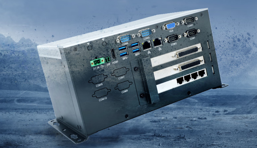 這款無風扇工控機機箱尺寸為270.2*155.5*131.5mm帶支架（寬*深*高），約重3kg。機身輕小，便于攜帶搬運。